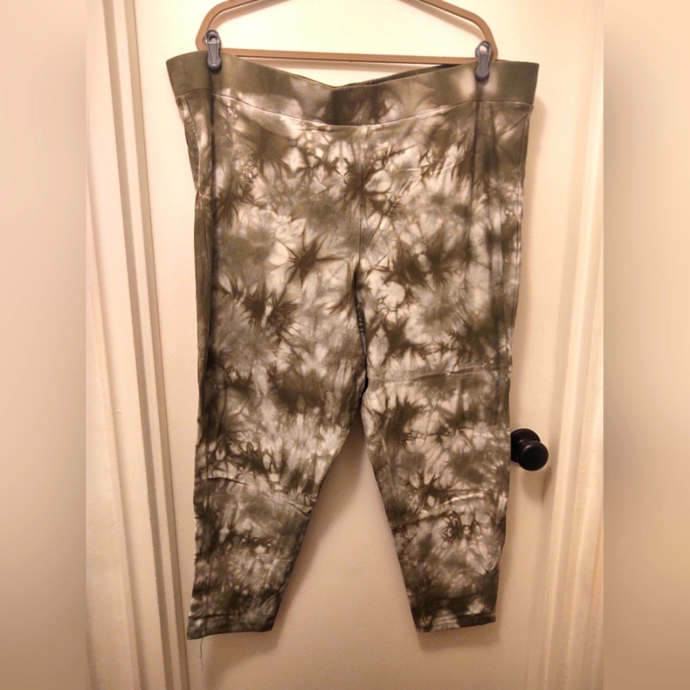 Torrid Olive Green and White Tie-dye Leggings